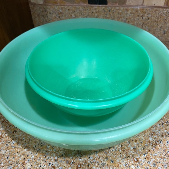 Large and small green vintage Tupperware bowls - Picture 7 of 7